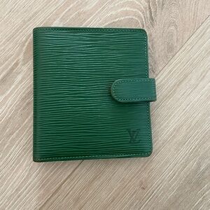 Louis Vuitton Epi Leather Wallet 💚